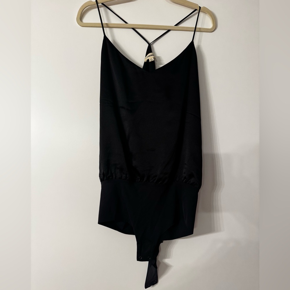 L’Agence Silk Plunge Neck Bodysuit in Black, Size Large. 🖤 - Picture 5 of 9